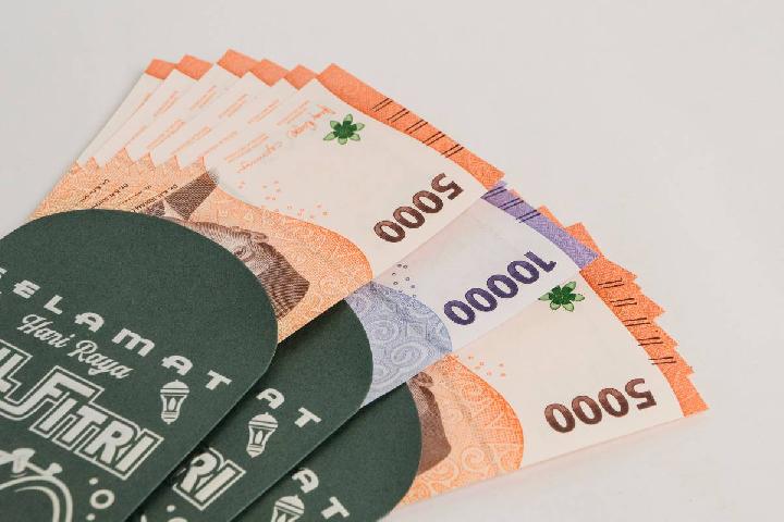 Berbagi THR dengan Tunas